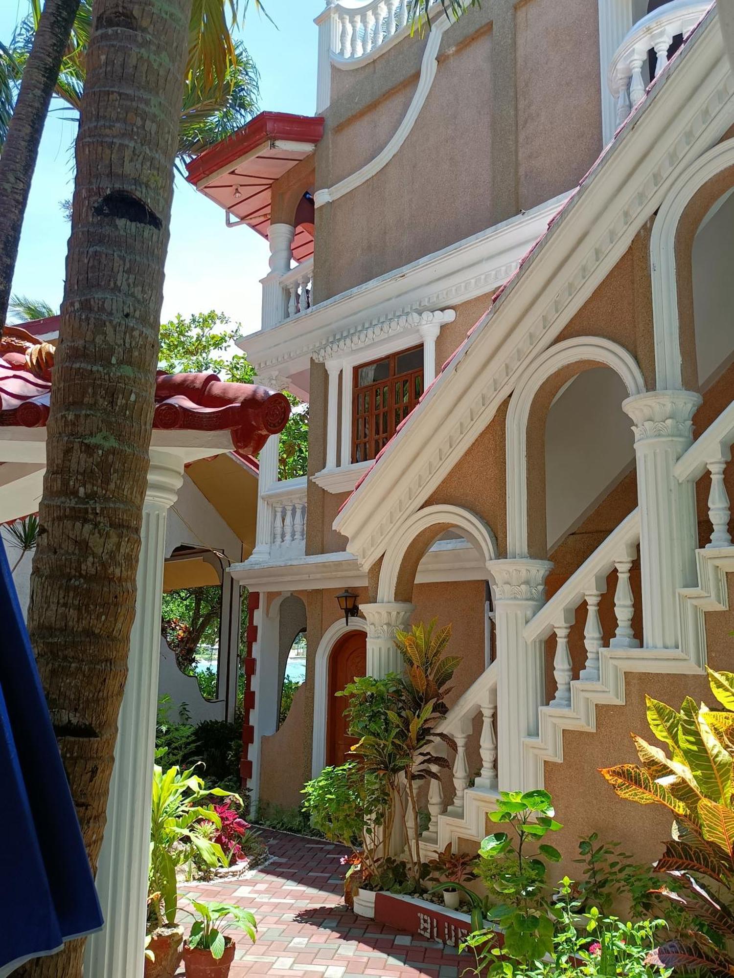 Blue Crystal Beach Resort Puerto Galera Exteriér fotografie